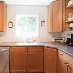 4 Bedroom Home In Sylvan Park
