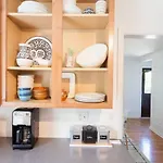 4 Bedroom Home In Sylvan Park