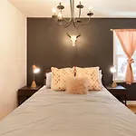 4 Bedroom Home In Sylvan Park